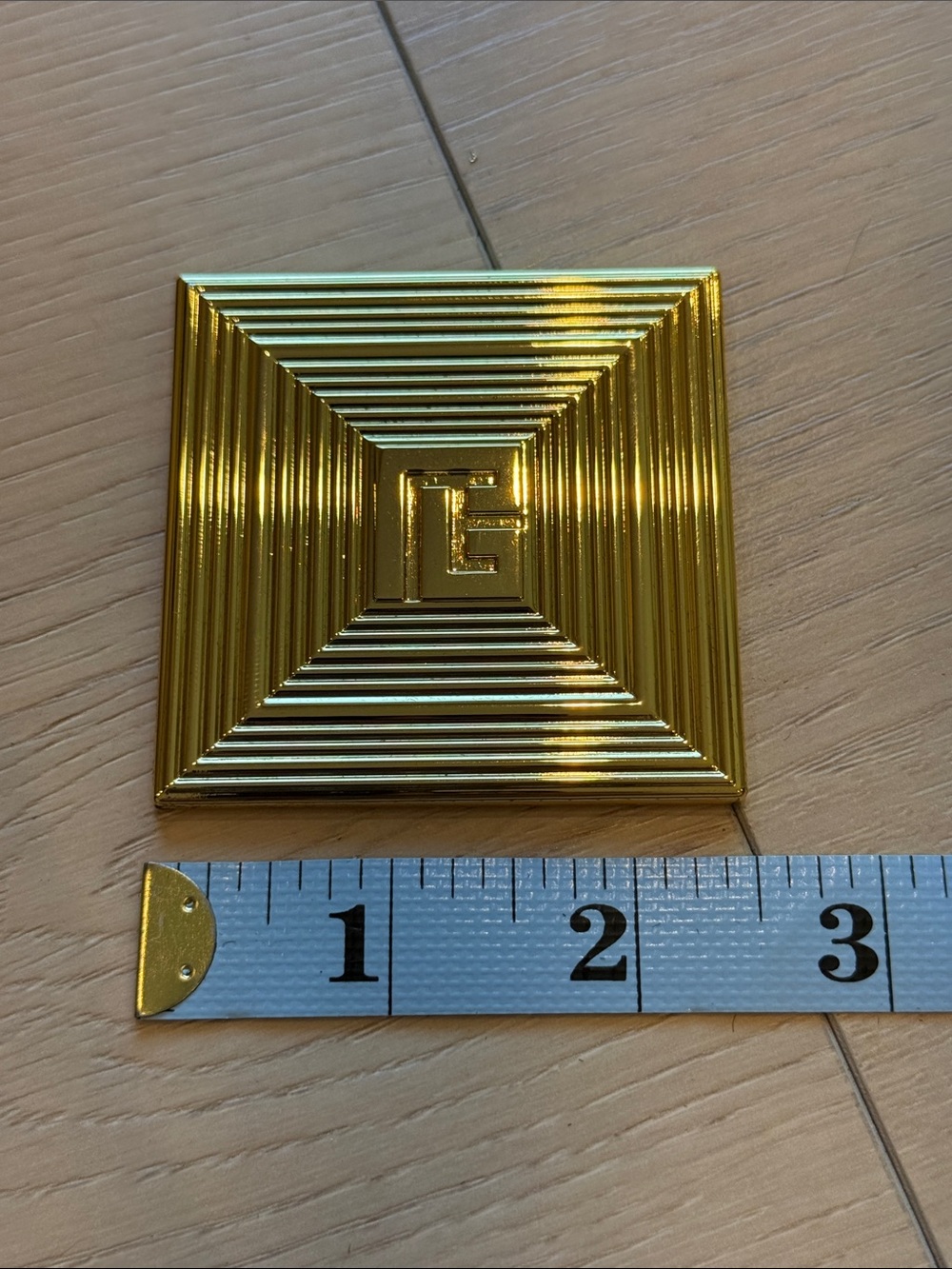 Balmain Compact Mirror - Picture 2 of 3